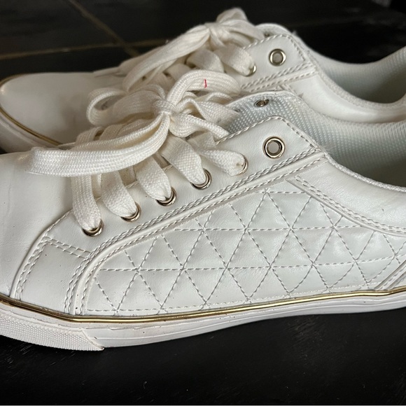 Guess Shoe Collection - Picture 3 of 3